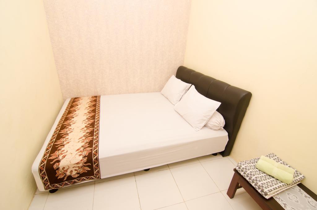 Pendopo Andari Homestay Jogjakarta Buitenkant foto